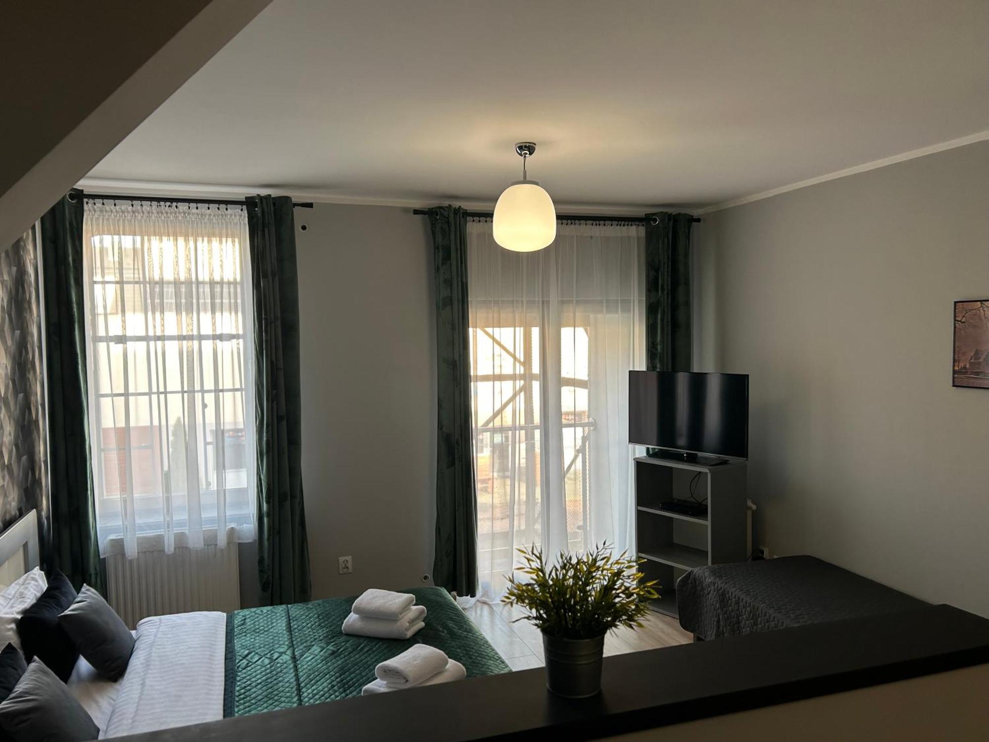 H-T-L Apartamenty Junior Nowa Sol Buitenkant foto