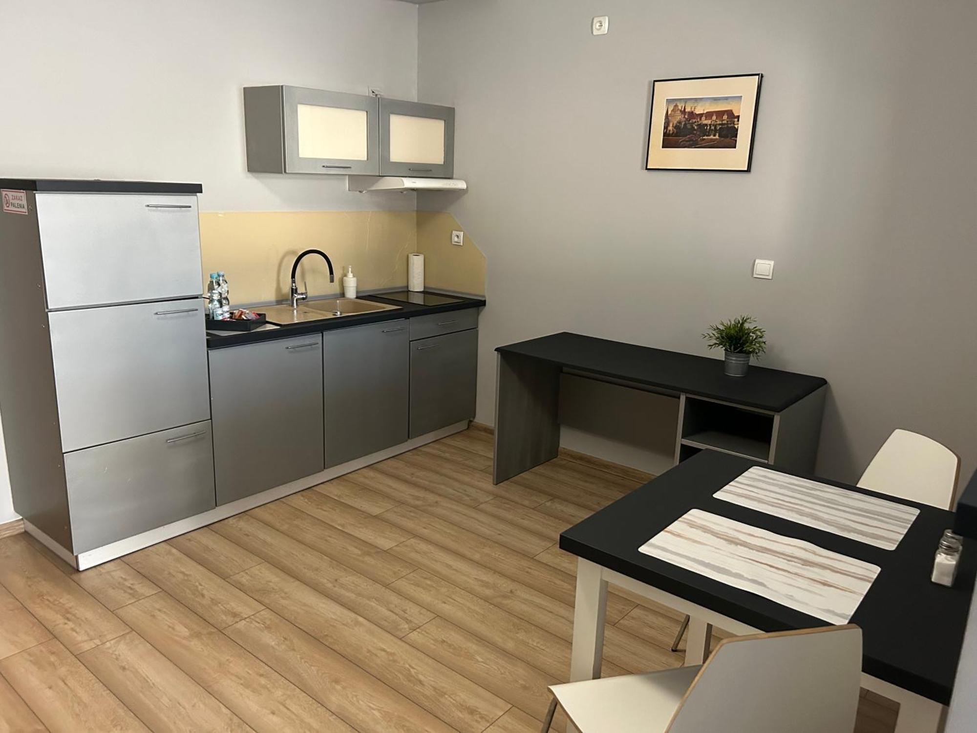 H-T-L Apartamenty Junior Nowa Sol Buitenkant foto