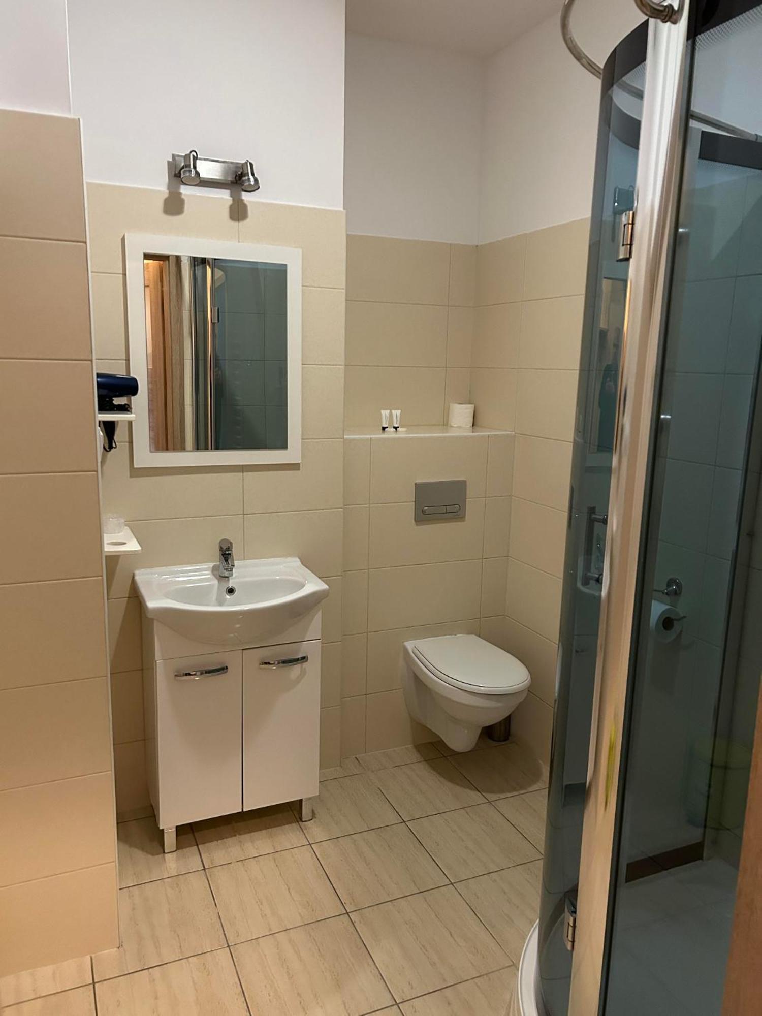 H-T-L Apartamenty Junior Nowa Sol Buitenkant foto