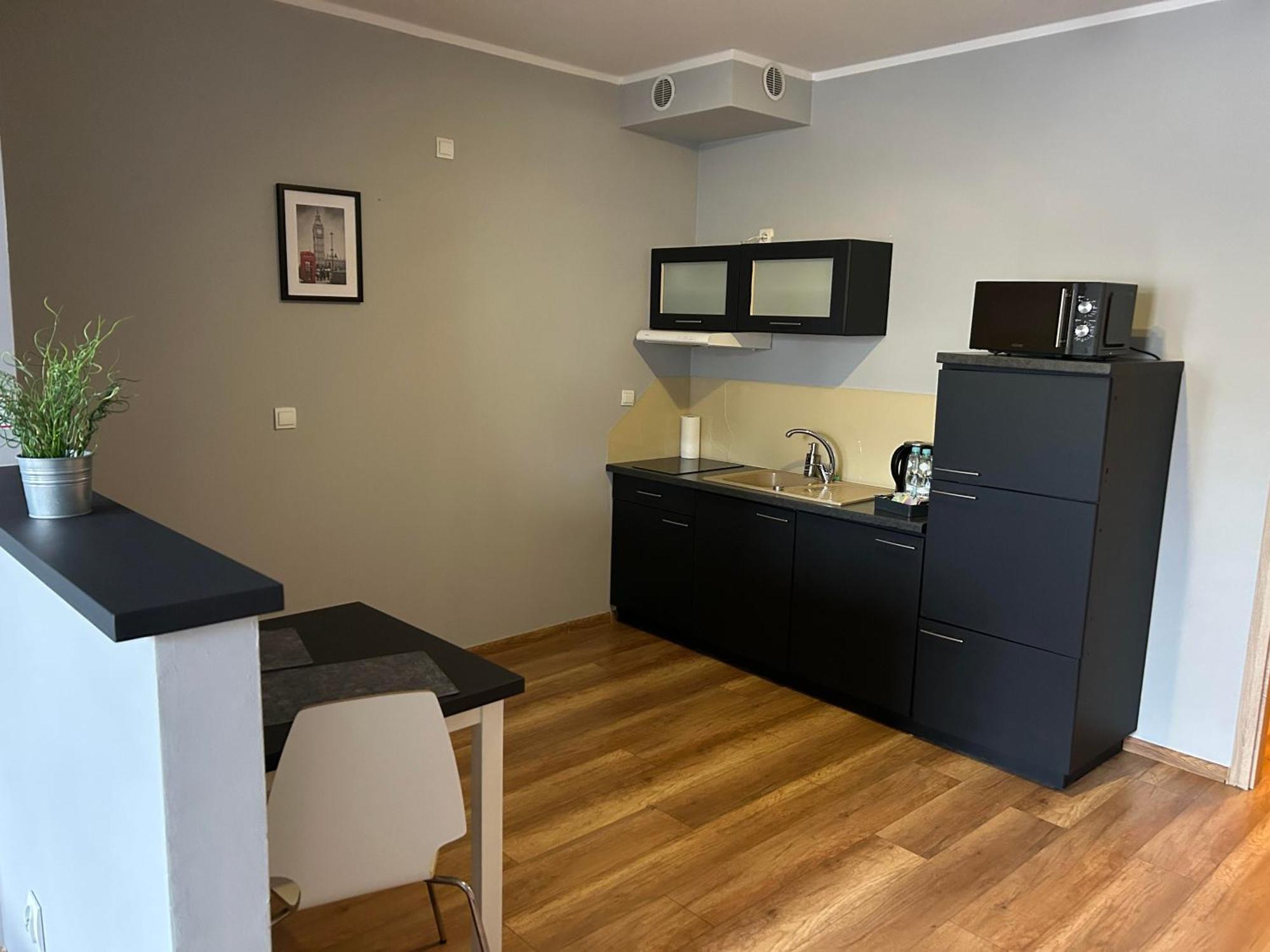 H-T-L Apartamenty Junior Nowa Sol Buitenkant foto
