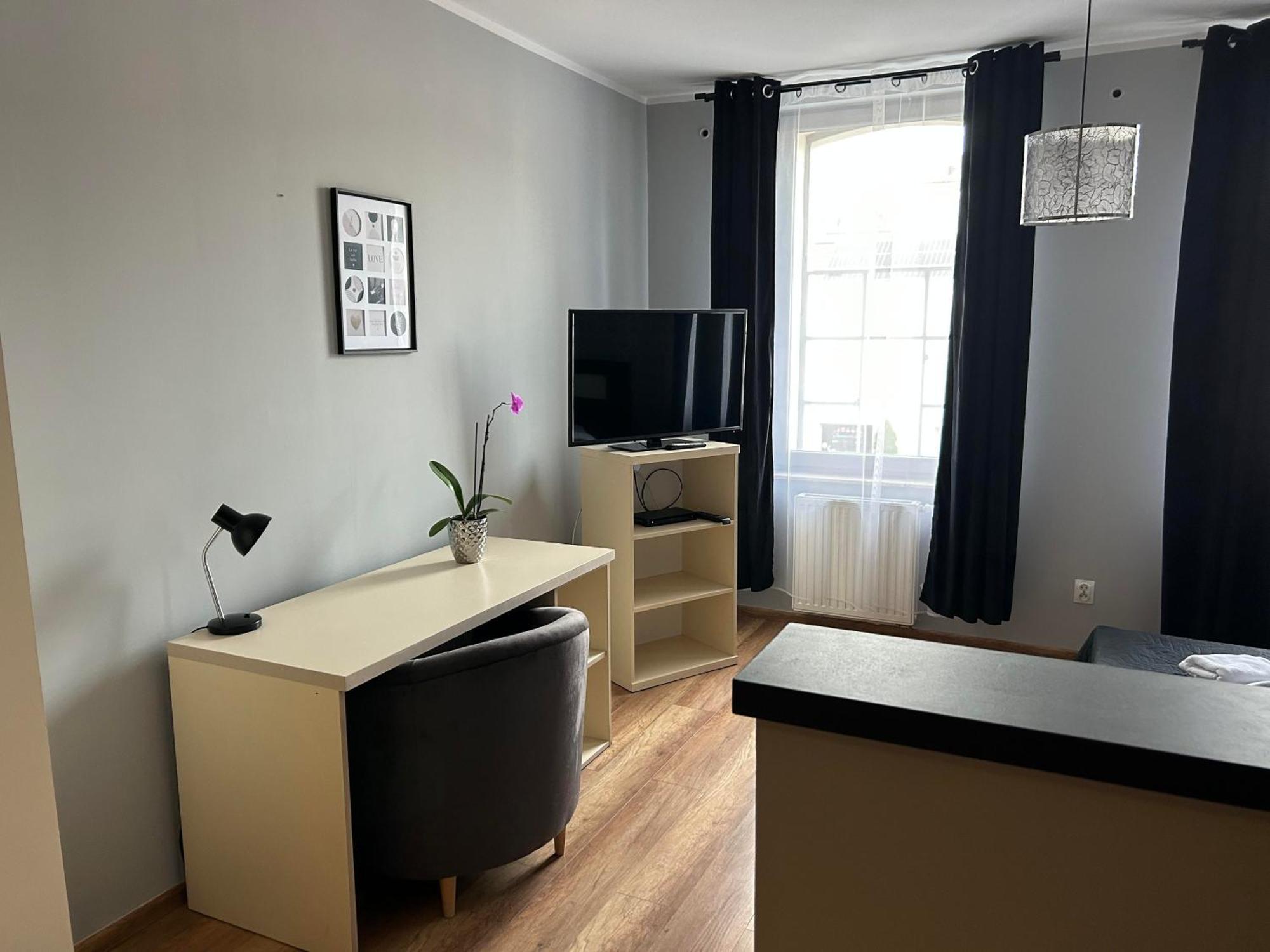 H-T-L Apartamenty Junior Nowa Sol Buitenkant foto