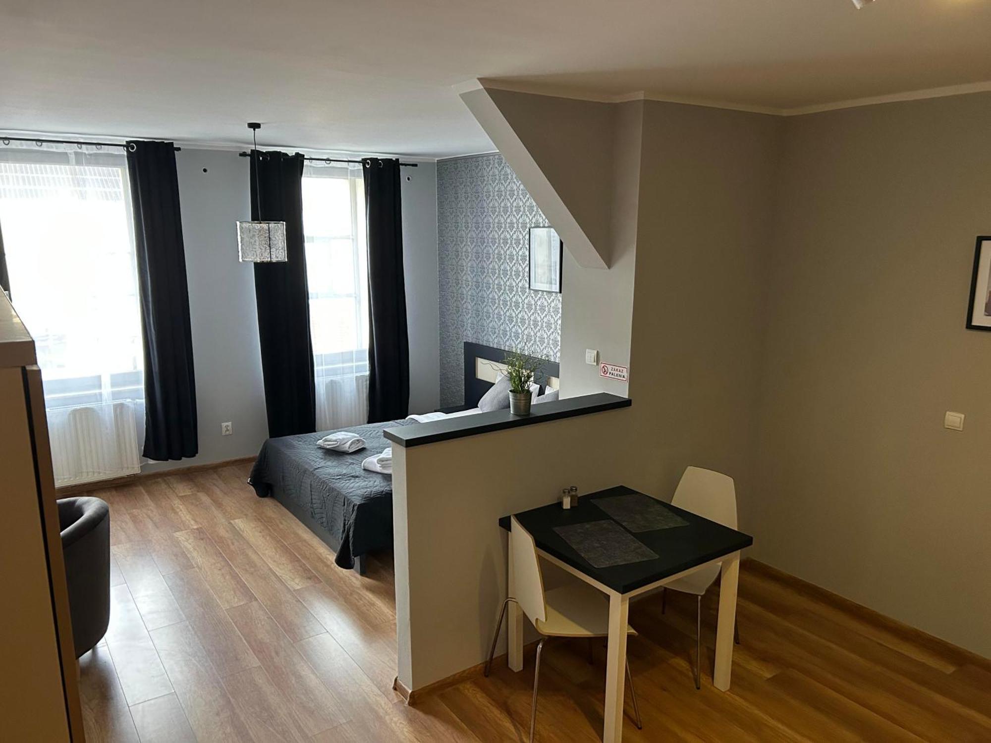 H-T-L Apartamenty Junior Nowa Sol Buitenkant foto