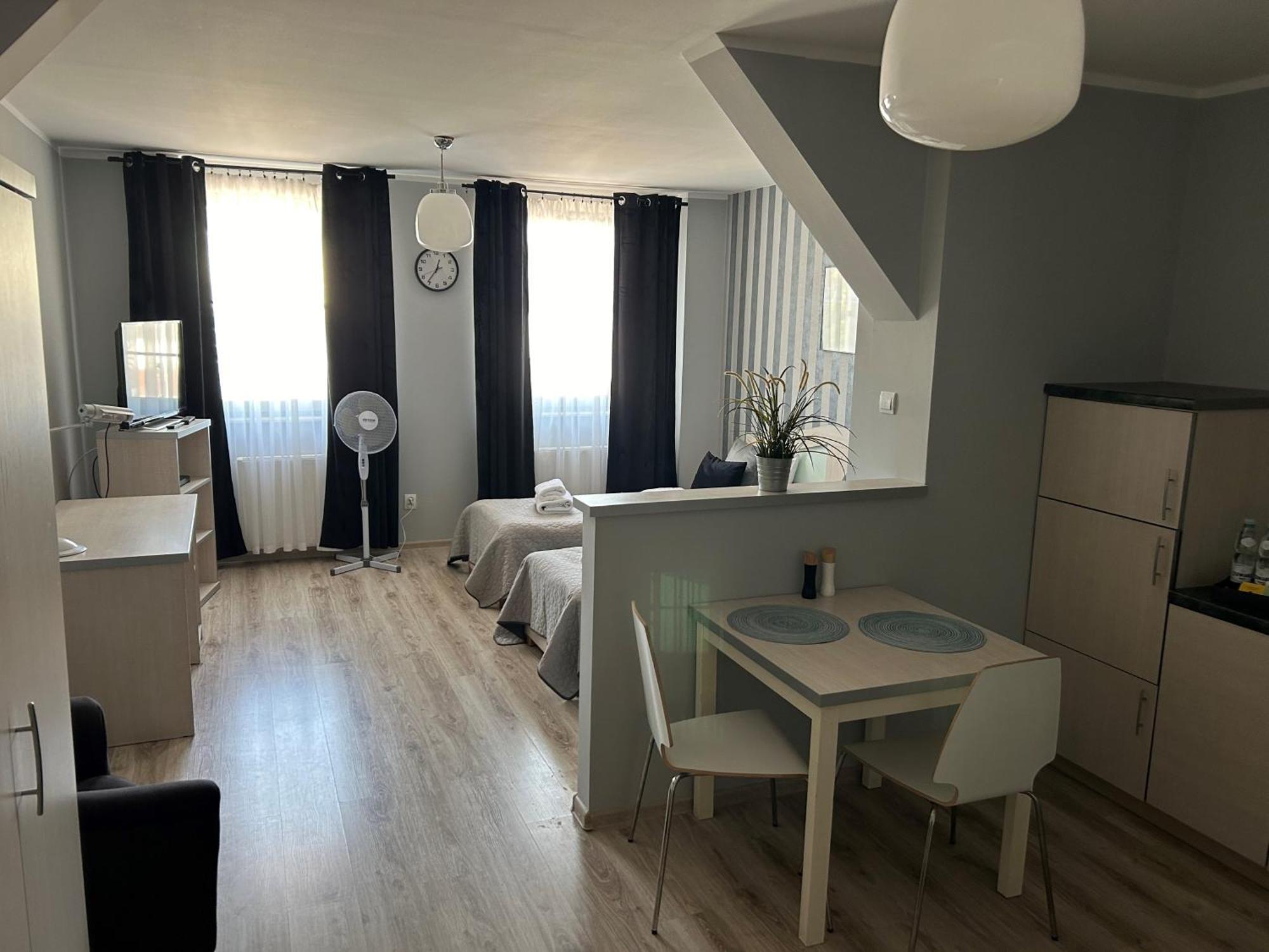 H-T-L Apartamenty Junior Nowa Sol Buitenkant foto